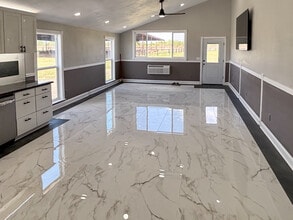 465 County Road 180 in Marlin, TX - Foto de edificio - Building Photo