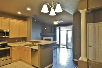 8412 S Holland Ct, Unit 306 in Littleton, CO - Foto de edificio - Building Photo