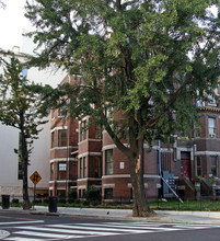 3240 Hiatt Pl NW in Washington, DC - Building Photo - Building Photo