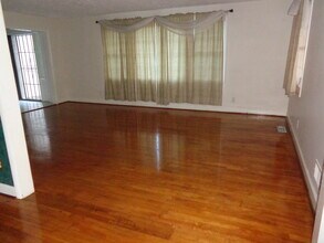 2 E 54th St in Savannah, GA - Building Photo - Building Photo