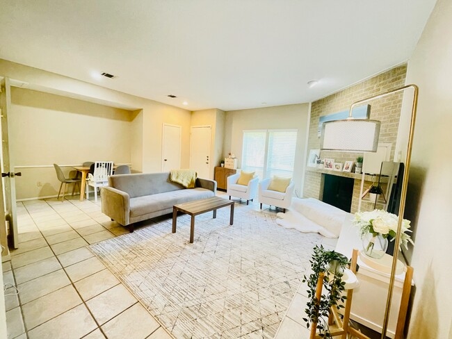 8263 Wednesbury Ln in Houston, TX - Building Photo - Building Photo