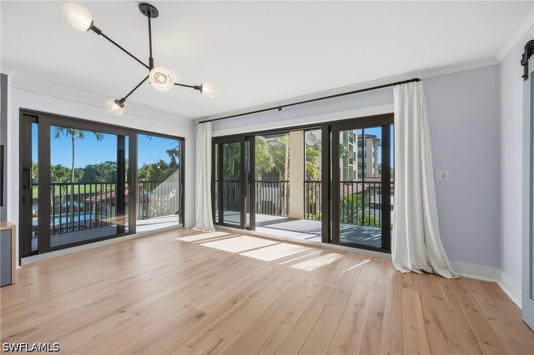 6080 Pelican Bay Blvd in Naples, FL - Building Photo