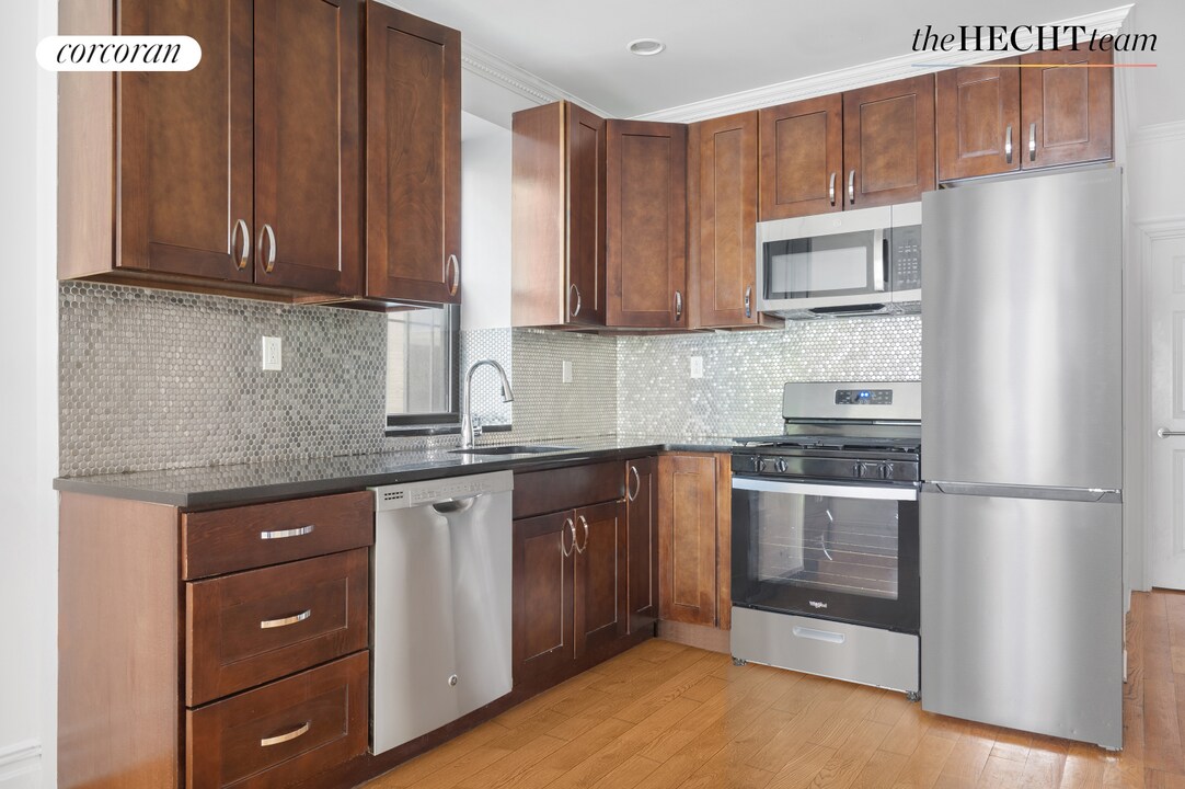 323 Lincoln Pl in Brooklyn, NY - Building Photo