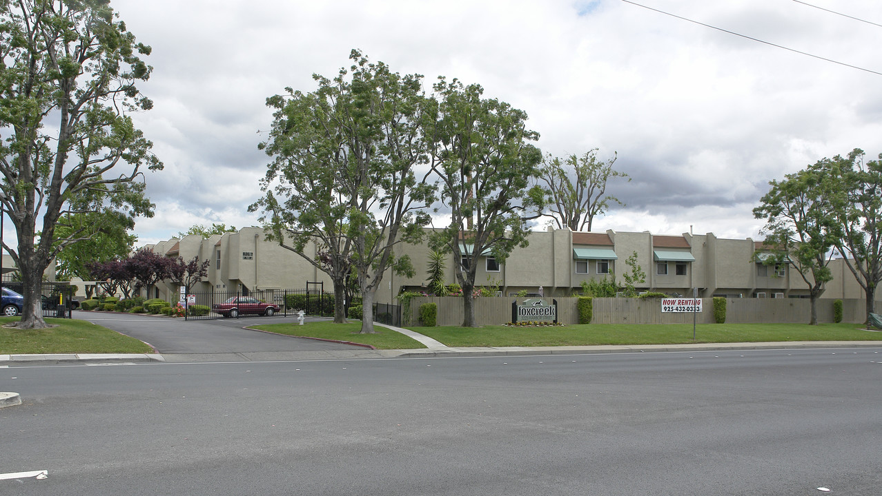 Fox Creek Apartments in Pittsburg, CA - Building Photo