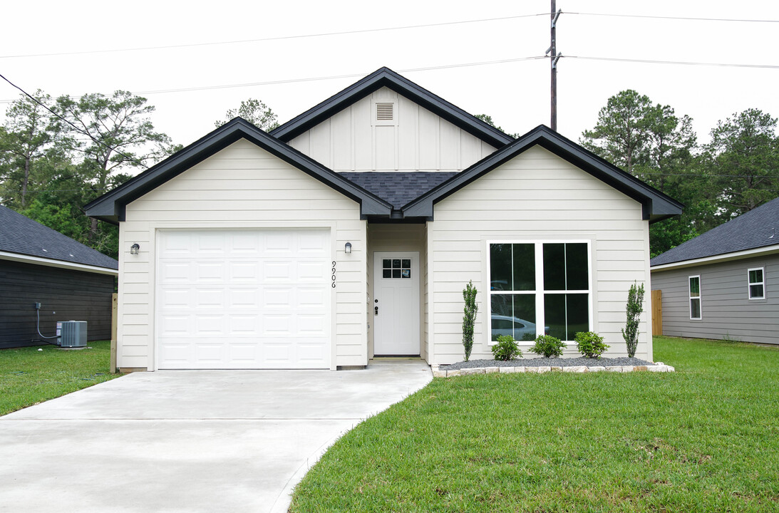 9906 Golden Ln in Lumberton, TX - Building Photo