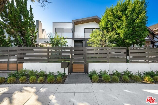 property at 213 N Palm Dr