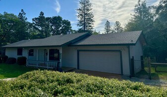 16407 Alexandra Way in Grass Valley, CA - Building Photo