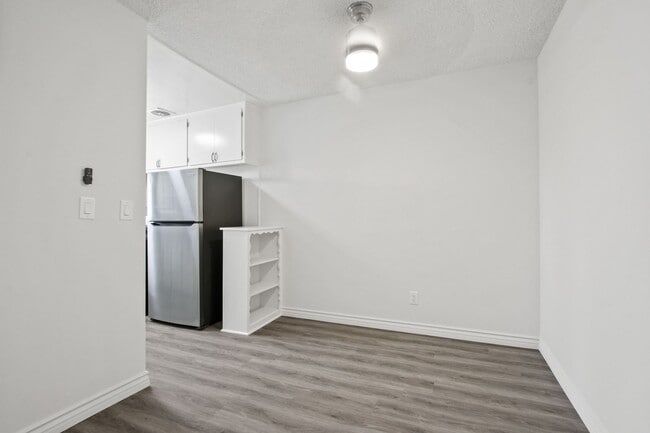 402 Montana Ave in Santa Monica, CA - Foto de edificio - Building Photo