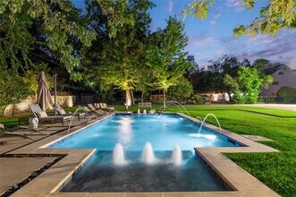 4522 Walnut Hill Ln in Dallas, TX - Building Photo - Building Photo