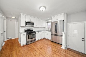 5747 S Mobile Ave in Chicago, IL - Building Photo - Building Photo