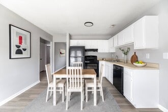 Lauradale in Jacksonville, NC - Building Photo - Building Photo