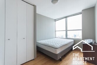 655 W Irving Park Rd, Unit 3512 in Chicago, IL - Building Photo - Building Photo