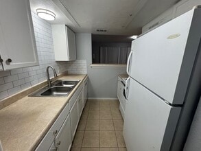 7152 Fair Oaks Ave, Unit 1025 in Dallas, TX - Foto de edificio - Building Photo