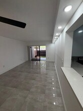 9405 Fontainebleau Blvd in Miami, FL - Building Photo - Building Photo