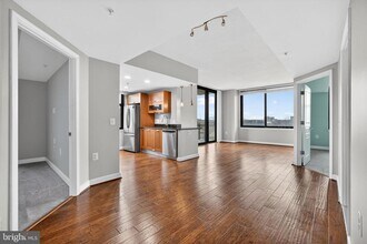 2451 Midtown Ave in Alexandria, VA - Building Photo - Building Photo