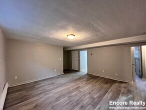 10 Bryon Rd, Unit 2A in Boston College, MA - Building Photo - Building Photo