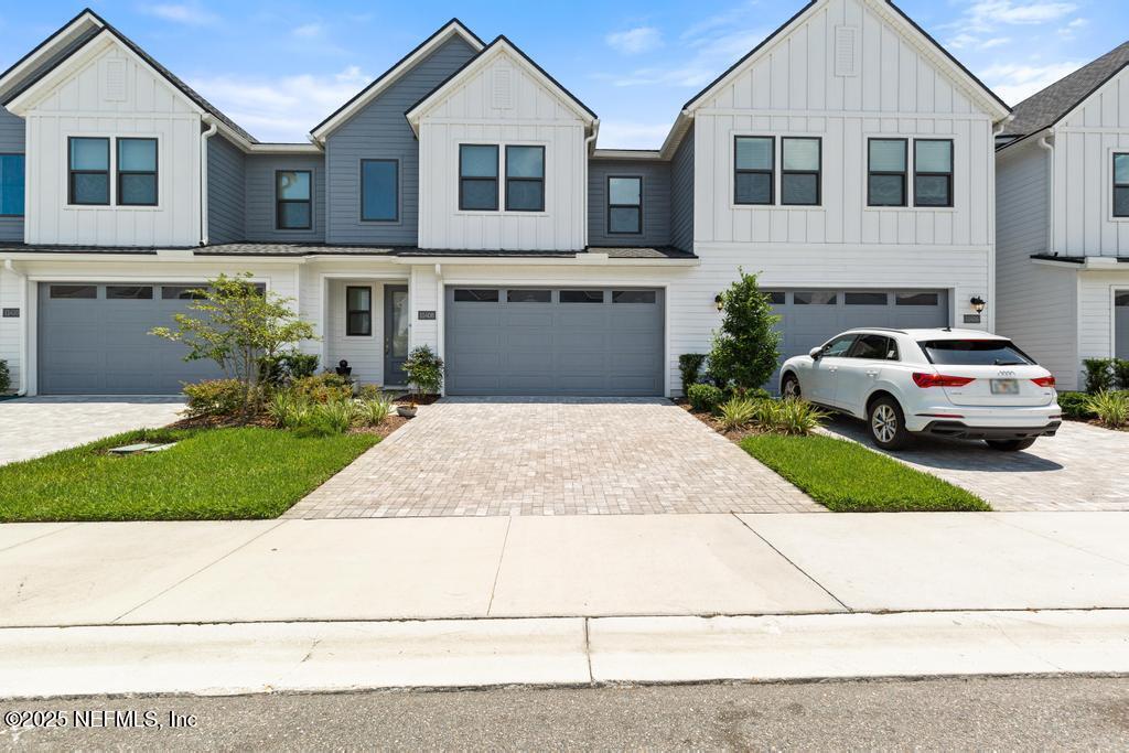 11408 Newtonian Blvd in Jacksonville, FL - Building Photo
