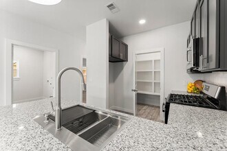 614 Mayford St-Unit -A in Houston, TX - Building Photo - Building Photo