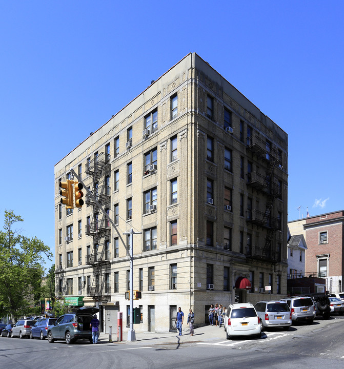 268 E 181st St in Bronx, NY - Building Photo