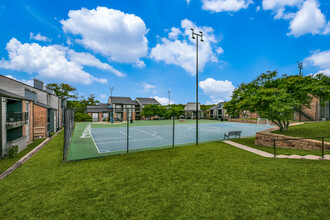 Forest Ridge in Dallas, TX - Foto de edificio - Building Photo