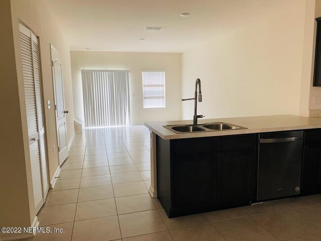 7749 Legacy Trl in Jacksonville, FL - Foto de edificio - Building Photo