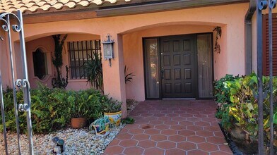 638 S Owl Dr in Sarasota, FL - Building Photo - Building Photo