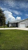 2003 Chiquita Blvd S, Unit 2001 Chiquita Blvd S. in Cape Coral, FL - Building Photo