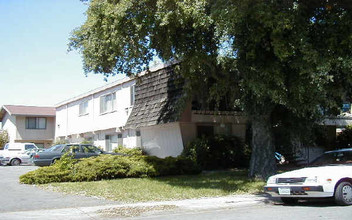 1421 Drake Dr in Davis, CA - Building Photo - Building Photo