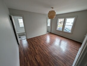 4128 Colerain Ave, Unit Apt 1 in Cincinnati, OH - Foto de edificio - Building Photo