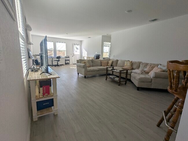 5730 Repeating Wy in Von Ormy, TX - Building Photo - Building Photo