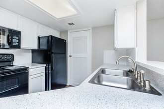 Plano Park Townhomes in Plano, TX - Foto de edificio - Building Photo