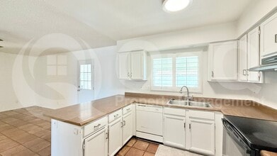 8960 W Royal Palm Rd in Peoria, AZ - Building Photo - Building Photo