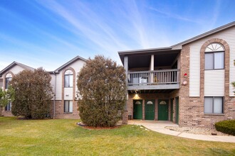 Courtyard Junction Apartments in Kenosha, WI - Foto de edificio - Building Photo