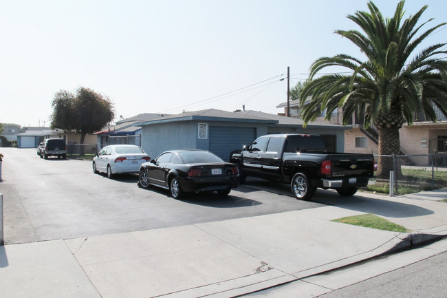 12420 Dunrobin Ave in Downey, CA - Building Photo - Building Photo