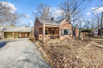 5712 Oak Dr in Charlotte, NC - Building Photo - Building Photo