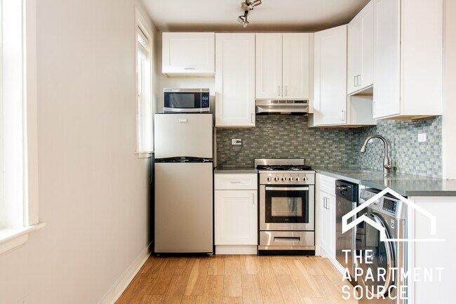 515 W Belmont Ave, Unit 44 in Chicago, IL - Building Photo - Building Photo