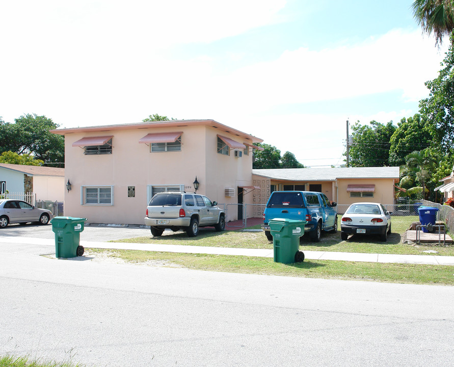 1280 NE 112th St in Miami, FL - Foto de edificio