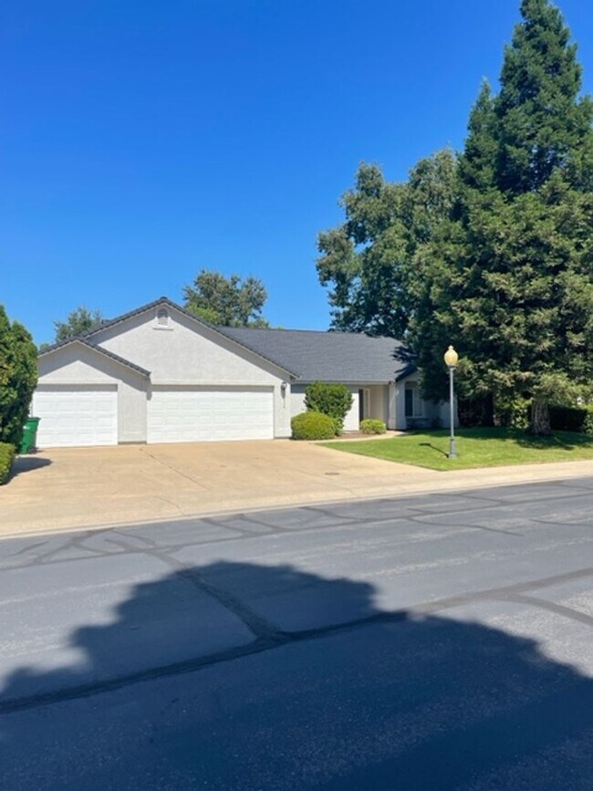 22336 Golftime Dr in Palo Cedro, CA - Building Photo - Building Photo