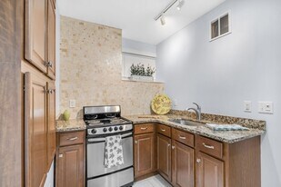 5 Alexandria Way in Chelmsford, MA - Building Photo