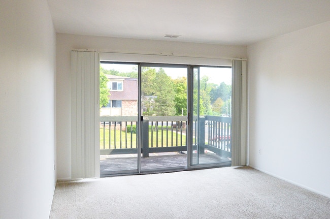 Whitehall Apartments in Kalamazoo, MI - Building Photo - Building Photo