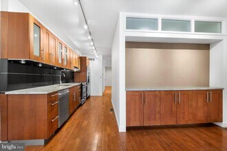 530 S 15th St in Philadelphia, PA - Building Photo - Building Photo