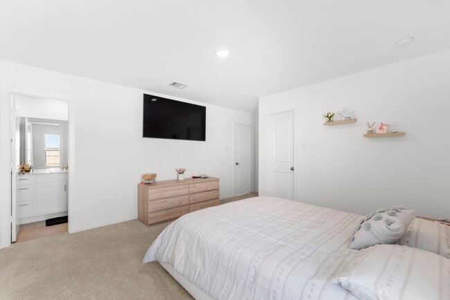 property at 16707 Rolling Pasture Ln