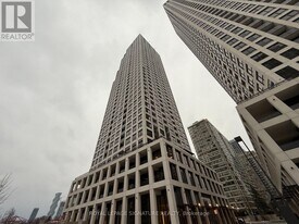 36 Elm Dr W in Mississauga, ON - Building Photo