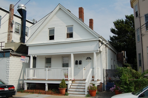 8 Alberta Ter in Cambridge, MA - Foto de edificio