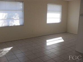 4964-4966 Viceroy St in Cape Coral, FL - Foto de edificio - Building Photo
