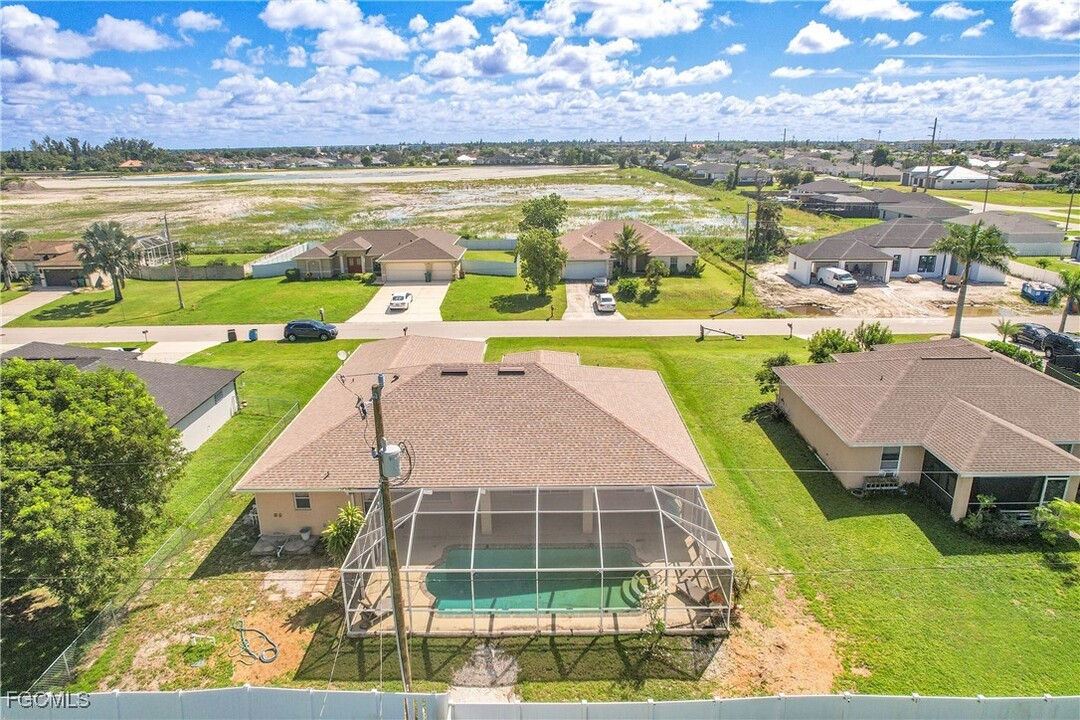 16 NW 12th Pl in Cape Coral, FL - Building Photo