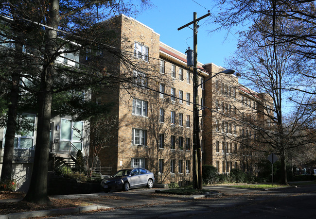 5402 Connecticut Ave NW in Washington, DC - Building Photo - Building Photo