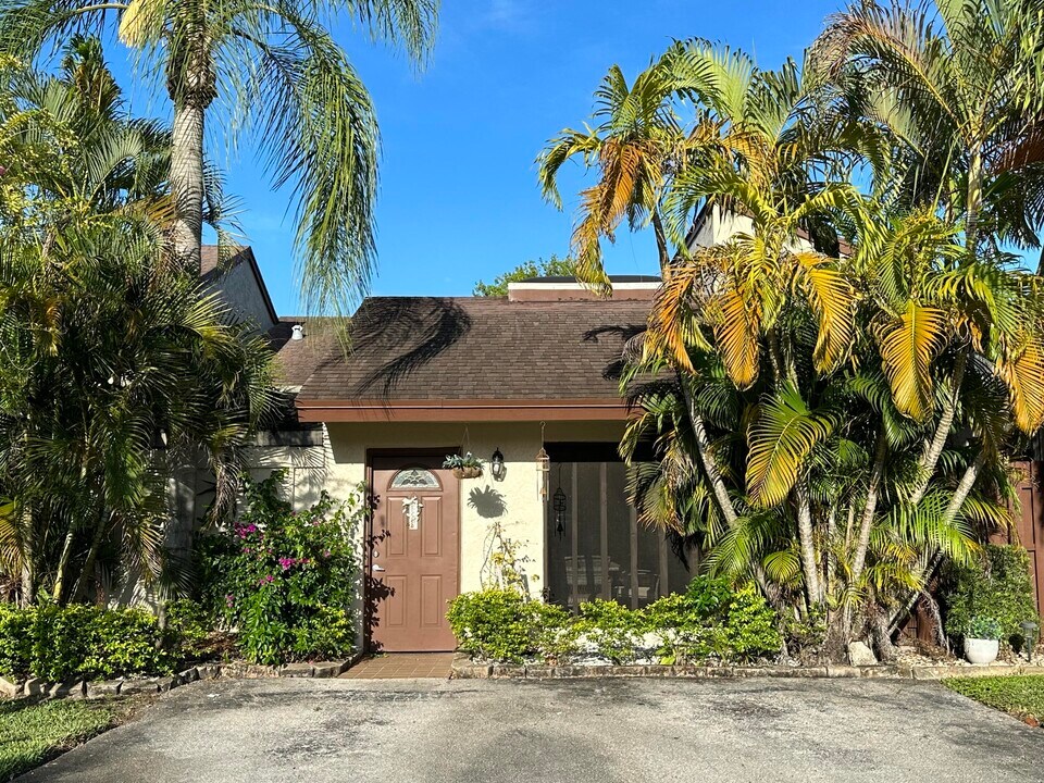 22716 Vistawood Way in Boca Raton, FL - Building Photo