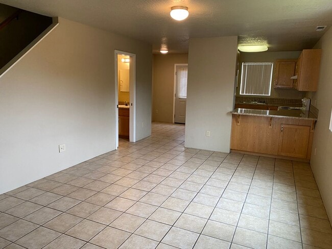 4174 Glacier View Dr in Springfield, OR - Building Photo - Building Photo
