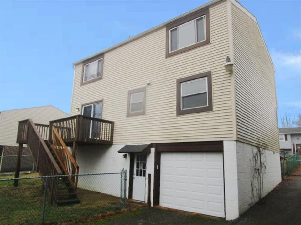 1104 Preston Dr in North Versailles, PA - Building Photo